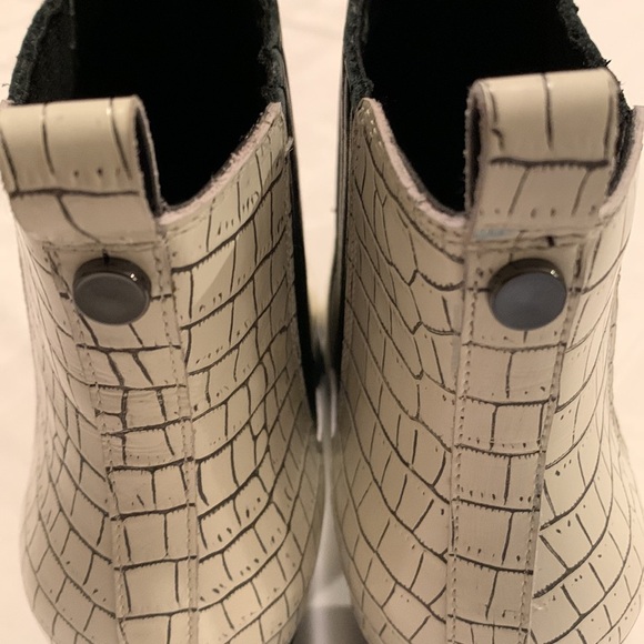 NEW Mark Fisher LTD Taline Croc-Embossed Leather Booties - Picture 14 of 14